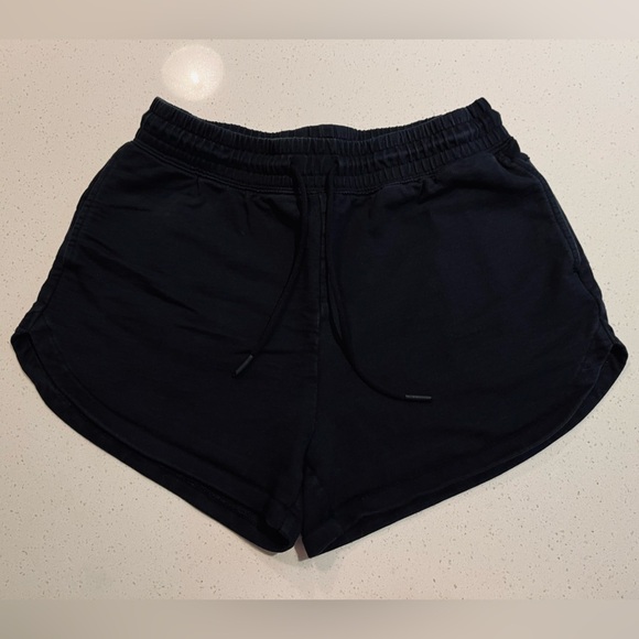 Gymshark | Luxe Legacy Shorts in Black Size Small - Picture 2 of 5